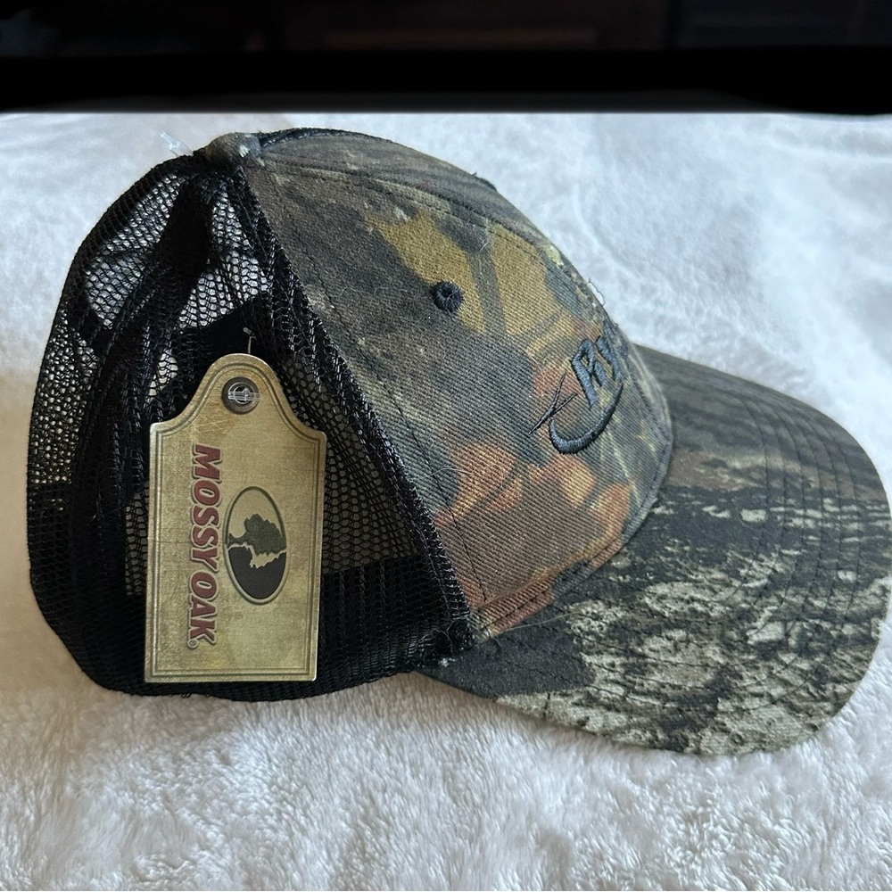 Mossy Oak Camo Trucker Hat with Adjustable Snap Back NWT